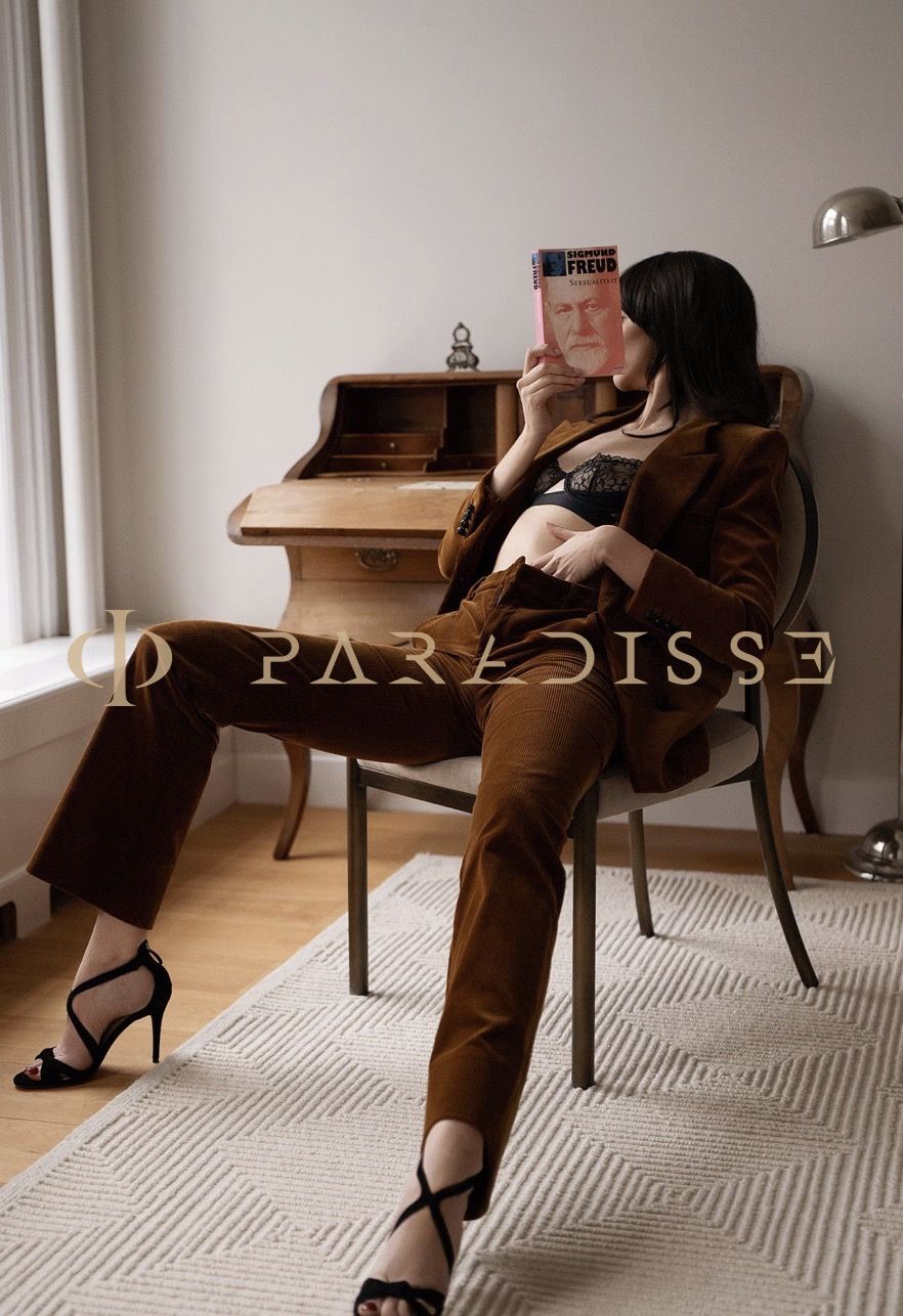 Escorts VIP Paradisse - Levine
