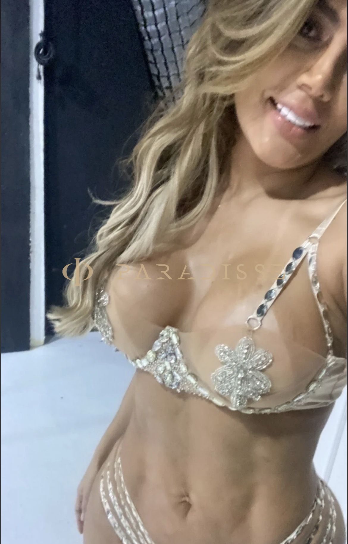 Escorts VIP Paradisse - Consu